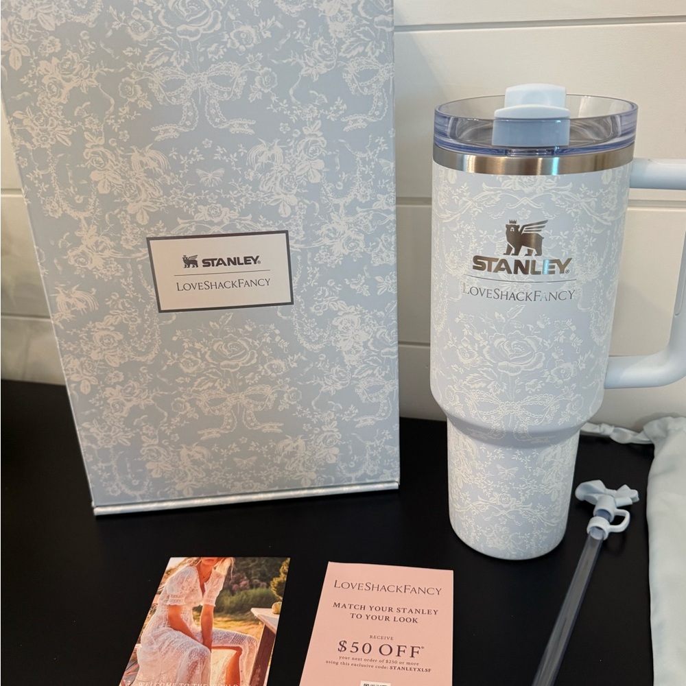 Stanley 1913 x LoveShackFancy Holiday Quencher® H2.0 FlowState™ Tumbler | 40 OZ